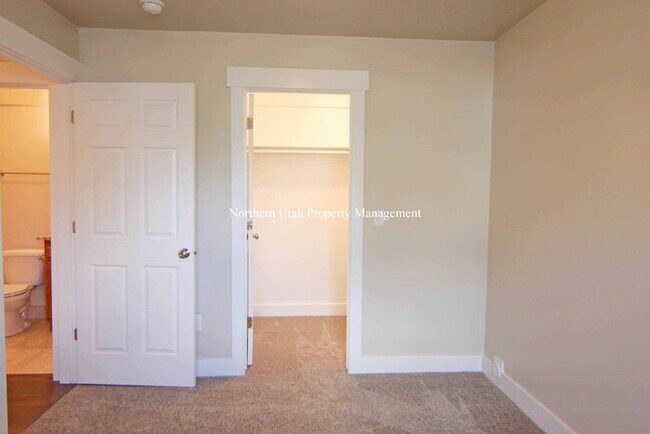 Building Photo - Newer 2 Bed 1 Bath HVAC