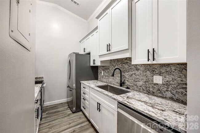 Building Photo - 4158 Charlotte Hwy