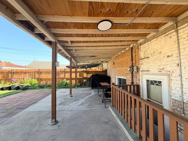 Building Photo - 3507 S 53rd Ave