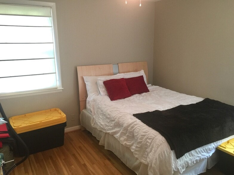 BR 2 - 304 Lauderdale Rd