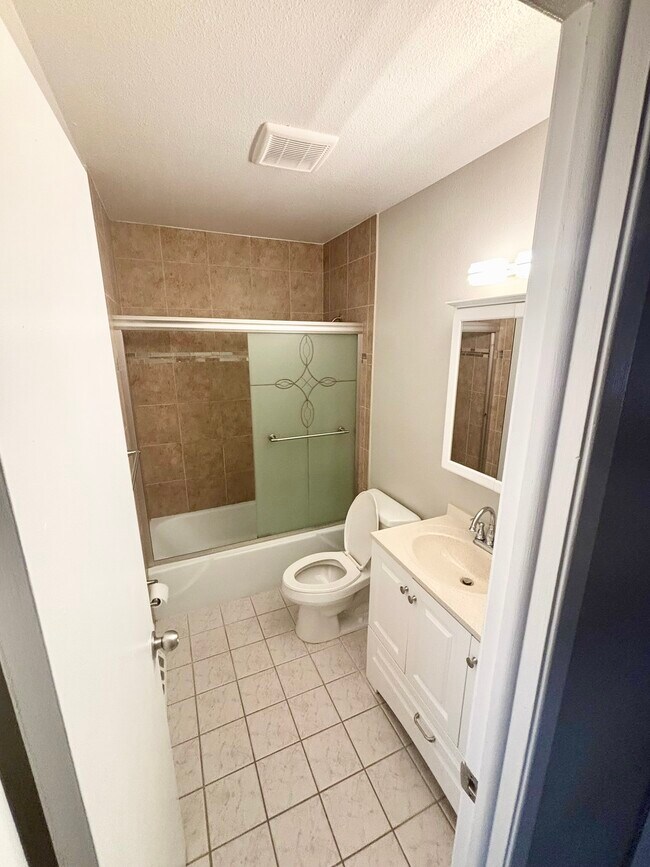 Building Photo - 9014 E Lehigh Ave