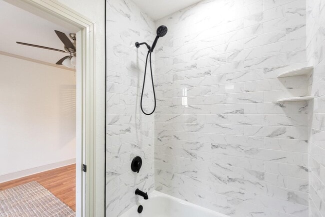 Building Photo - 2014 Golf Terrace Dr