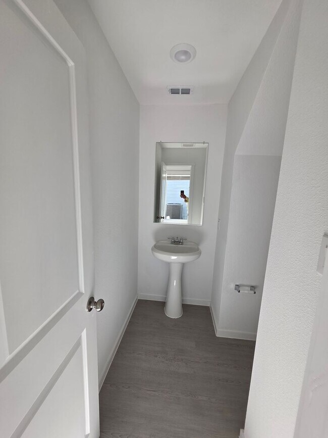 Building Photo - Chic, Compact, and Brand-New in Foree Ranch