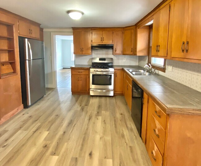 Building Photo - 19 Chestnut St