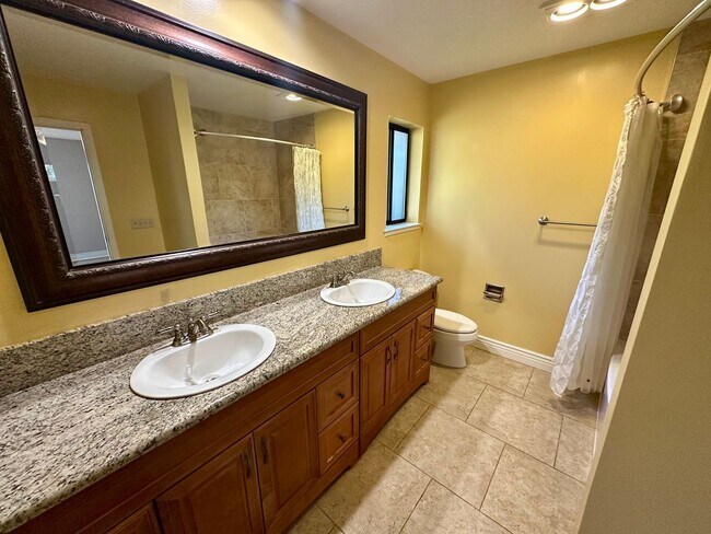 Building Photo - Beautiful 4-Bedroom Home with Stunning Views in Lake Wildwood, Penn Valley