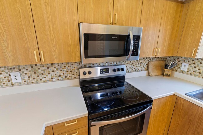 Building Photo - Fully Furnished Long Term Rental