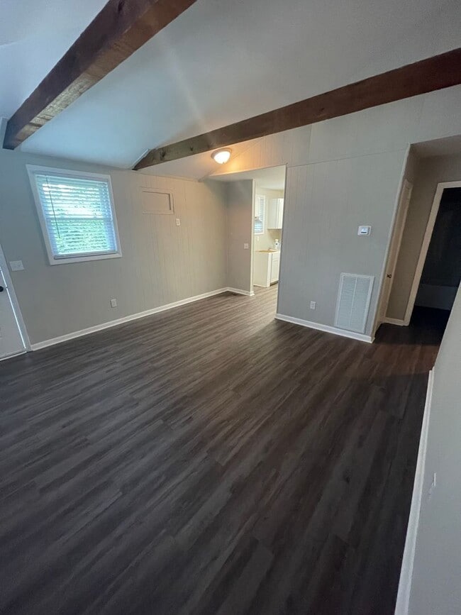 Building Photo - Sylvan Park!