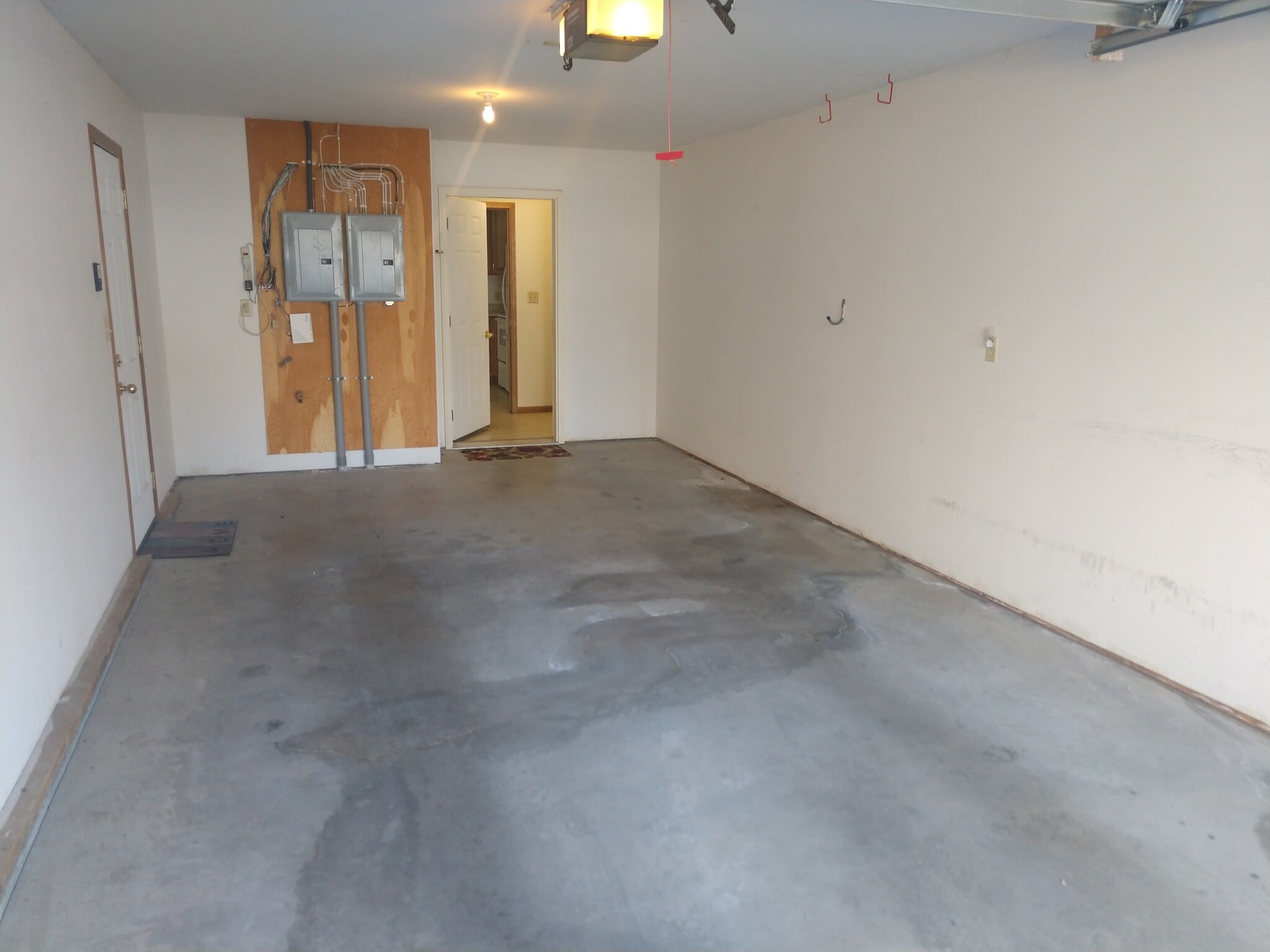 SINGLE STALL GARAGE - 401 E Drake St