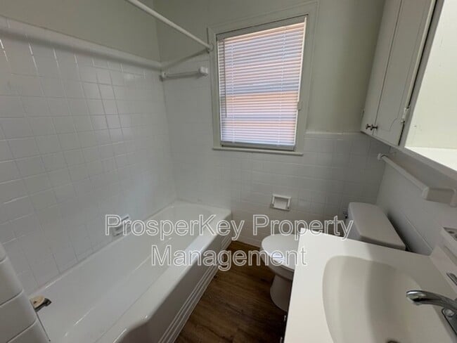 Building Photo - 703 Briarcliff Rd