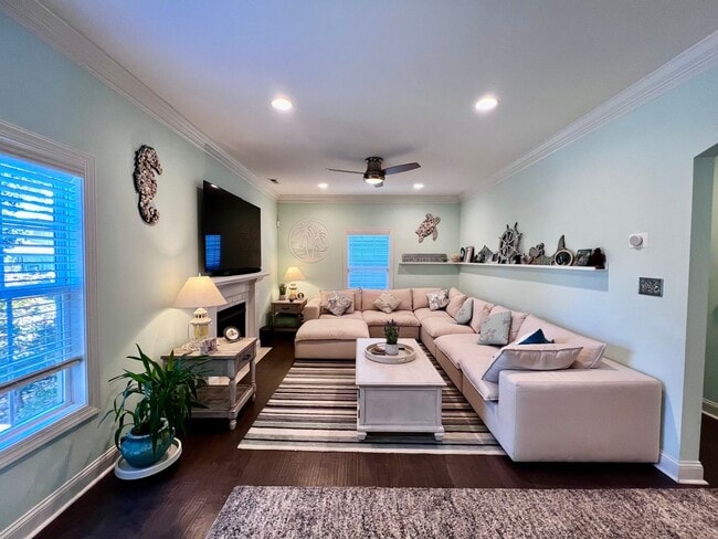 Building Photo - Luxury Beachside Home – Steps from the Bay!