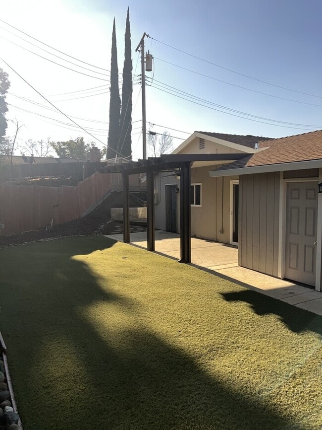 Building Photo - 5535 Skyridge Dr