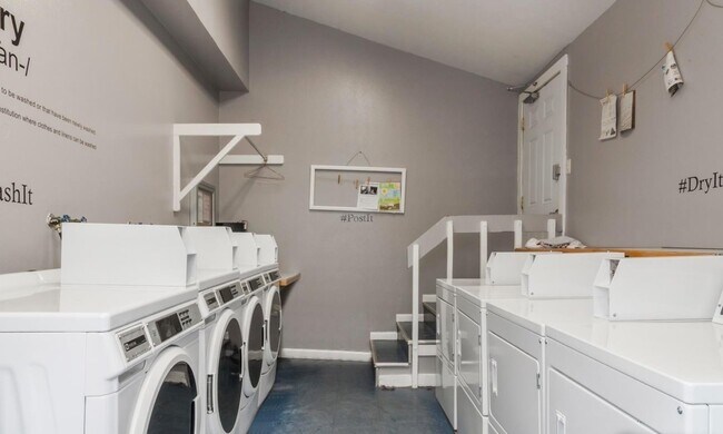 Building Photo - Pool-Side Condo in a Gated Community in Mapleton Hill!