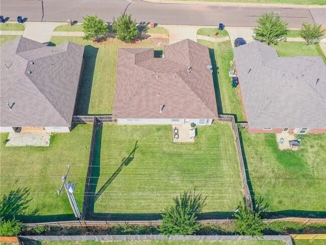 Building Photo - Edmond home with Storm Shelter