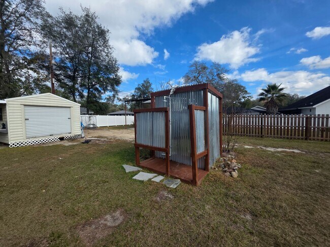 Building Photo - Spacious 5 Bedroom Home with Pool in Crystal Lake Homesites