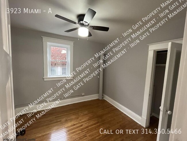 Building Photo - Updated 2-Bedroom Apartment with Garage in...