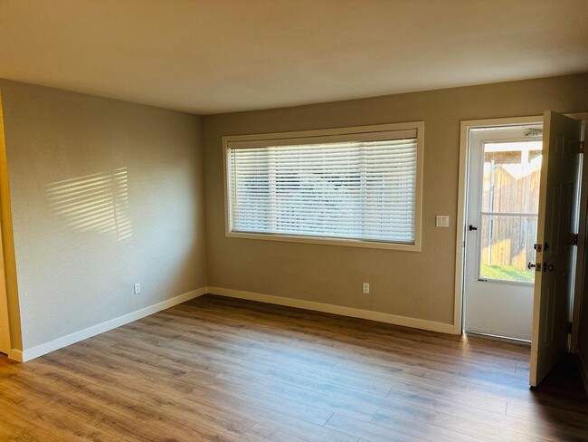 Building Photo - Beautifully Remodeled Downtown Camas Home