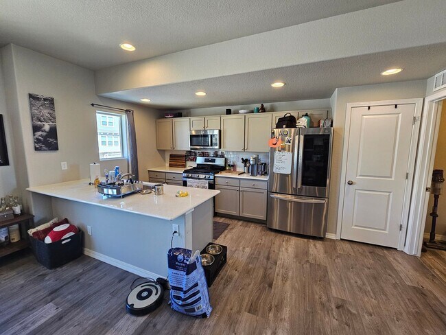 Building Photo - Spacious 3 Bed 3 bath house in 80916!