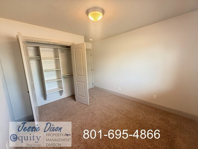 Building Photo - 5725 Brook Cir