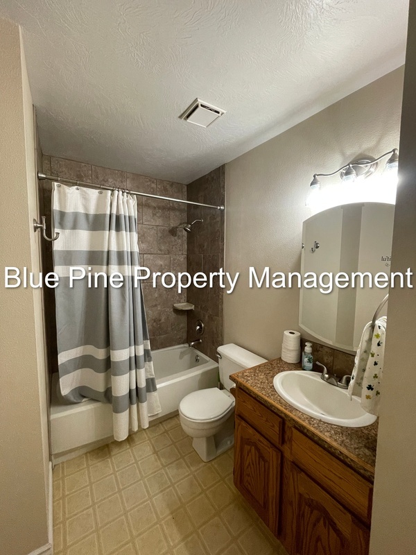 Building Photo - 810 Tennis Ct Dr