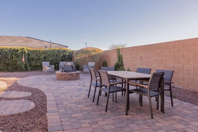 Building Photo - 18519 W Paradise Ln