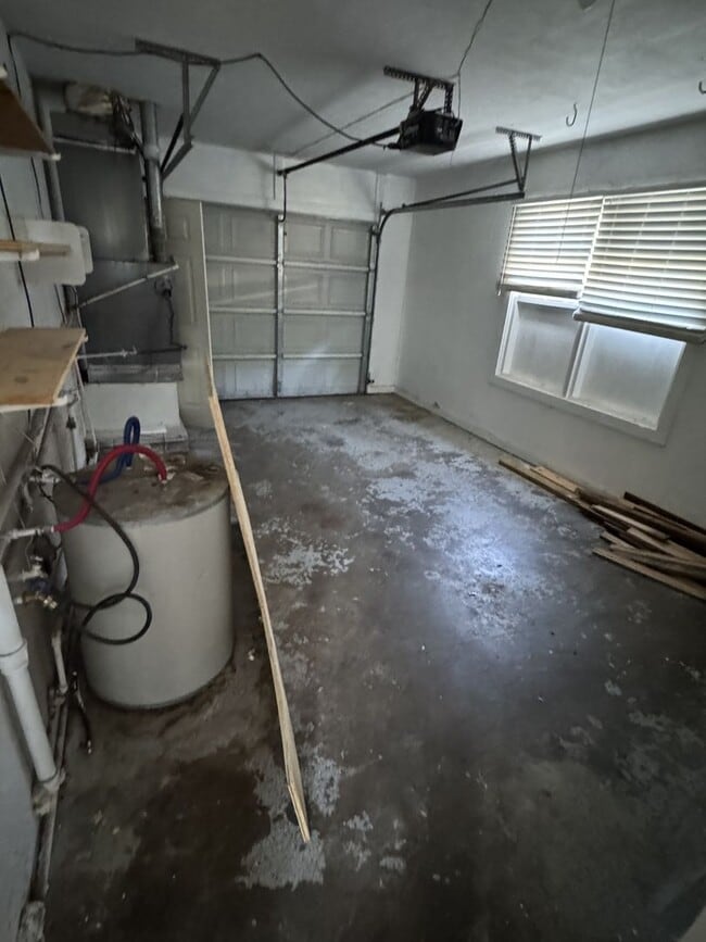 Building Photo - 3 Bedroom 1 Bath Singe Family Home