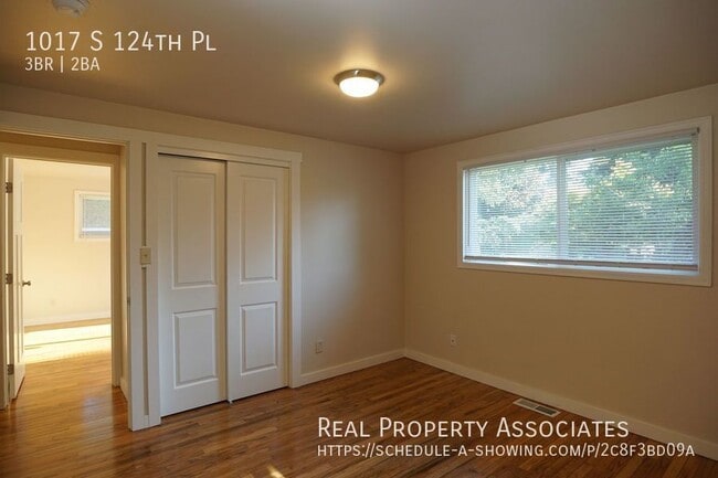 Building Photo - 1017 S 124th Pl