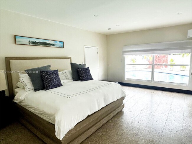 Building Photo - 247 Shore Dr S