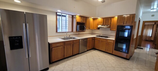 Building Photo - 8429 S Marquette Ave