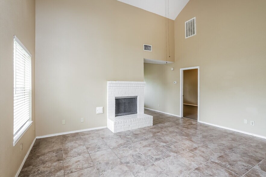 Building Photo - 6042 Beaconridge Dr