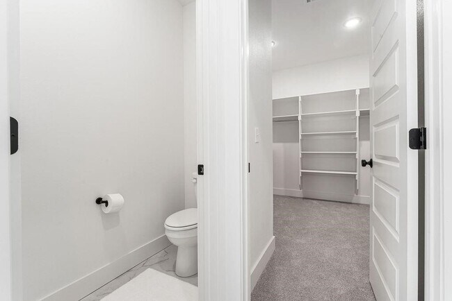 Building Photo - 4128 W Olive St