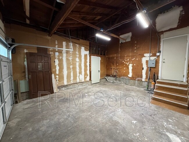 Building Photo - 7000 Dudley St
