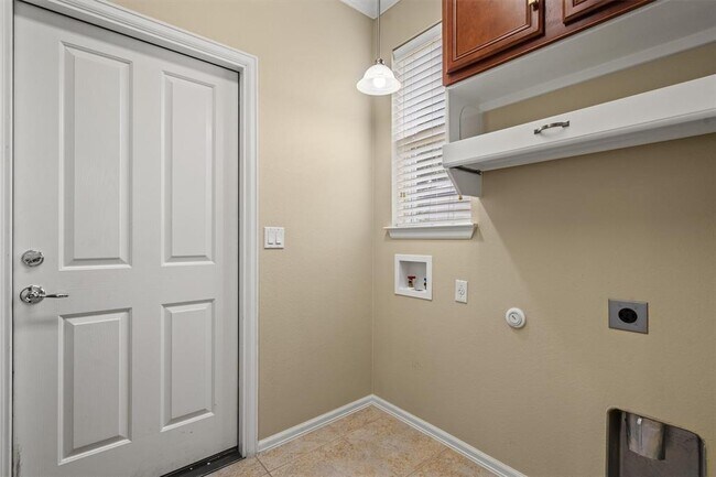 Building Photo - 714 Independence Creek Ln