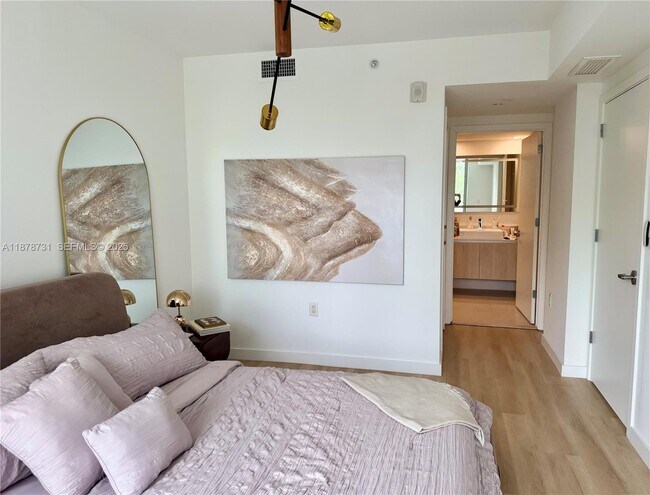 Building Photo - 13800 Highland Dr