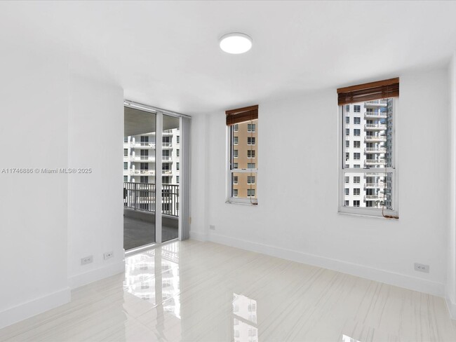 Building Photo - 701 Brickell Key Blvd