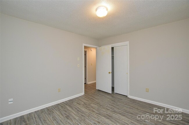 Building Photo - 331 Friendship Dr
