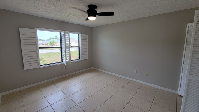 Building Photo - Port St. Lucie single-family home 3 bedroo...