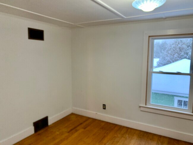 Building Photo - 6 Clark St