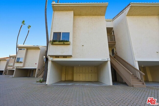 Building Photo - 23926 De Ville Way