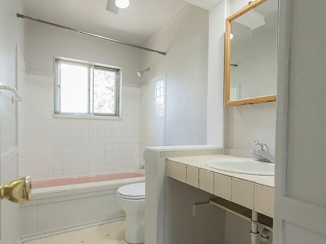 Building Photo - 766 Mohawk Dr