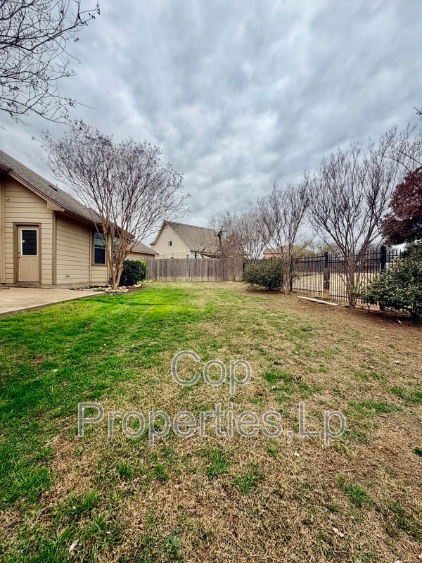 Building Photo - 8919 Olmstead Park