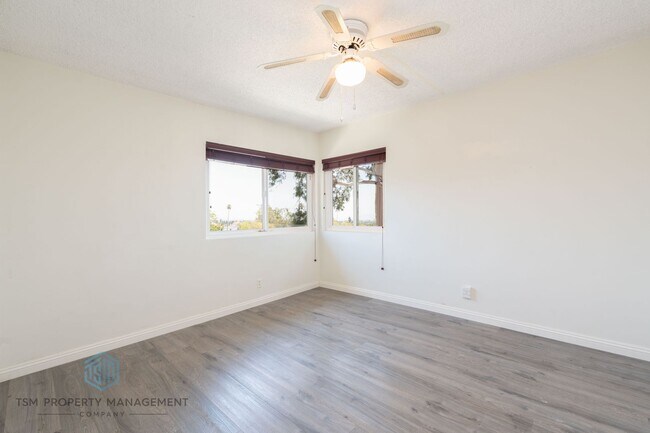 Building Photo - 385 Cliff Dr