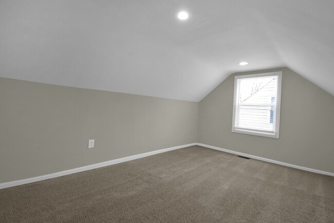 Building Photo - 3 Bedroom Home For Rent