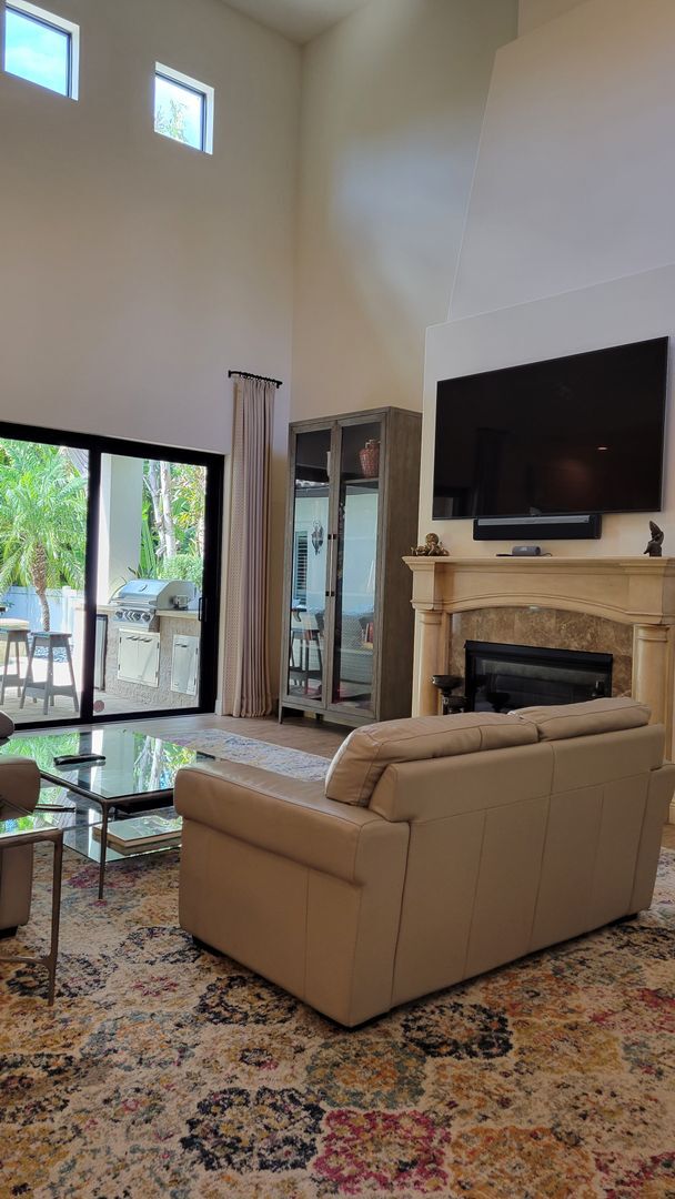 Building Photo - Seasonal stunning 5/5 pool home west of trail near Siesta Key!