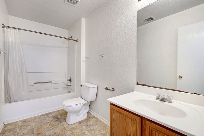 Building Photo - Renovated Two-Story in Bridgewood with Com...