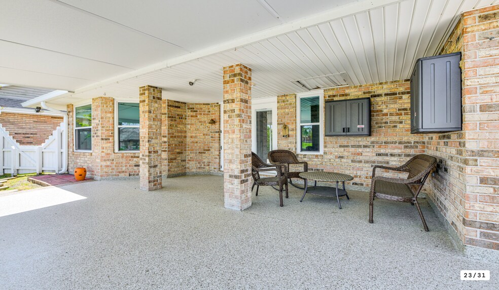 Building Photo - 125 Windward Passage St