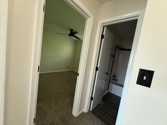Building Photo - 432 Myrtlewood Cir