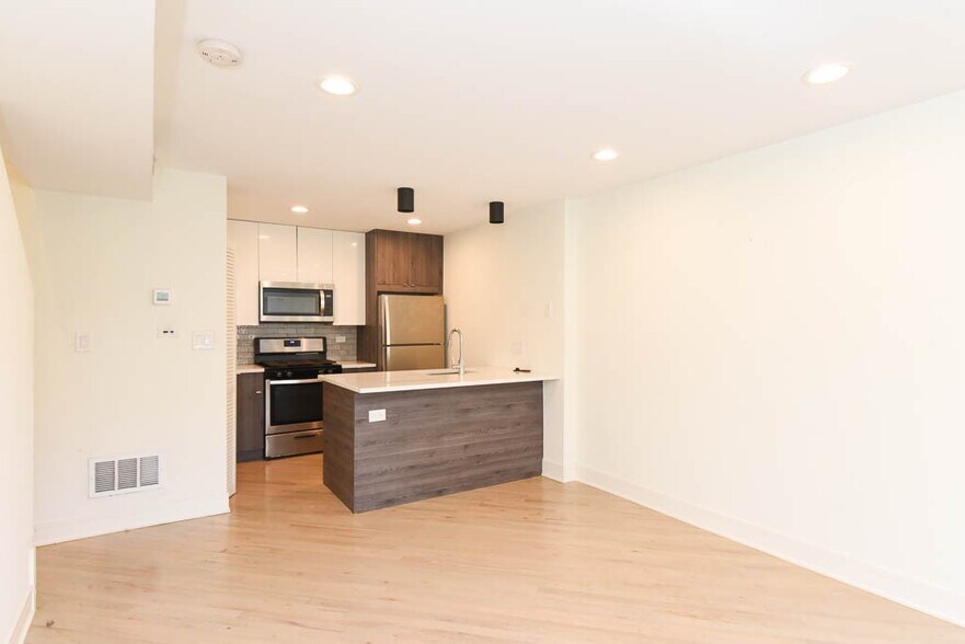 Building Photo - 959 W Grace St