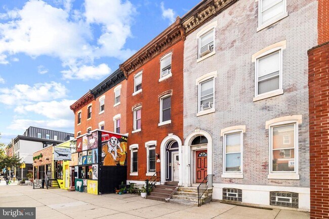 Building Photo - 2808 W Girard Ave