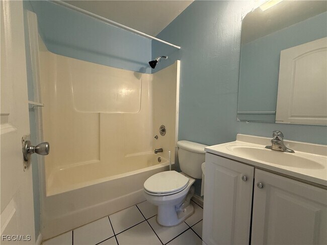 Building Photo - 2117 SW Santa Barbara Pl