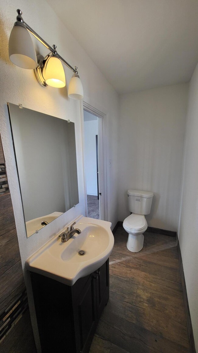 Building Photo - 906 Driver Cir